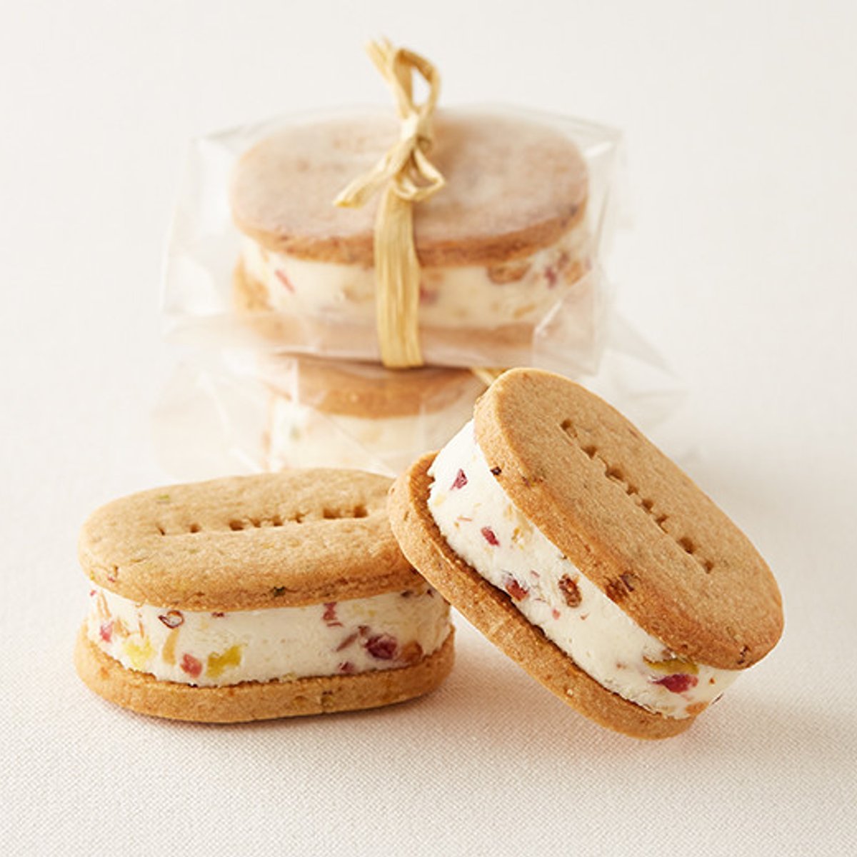 新感覚アイスサンドで、冬ならではの口どけを。