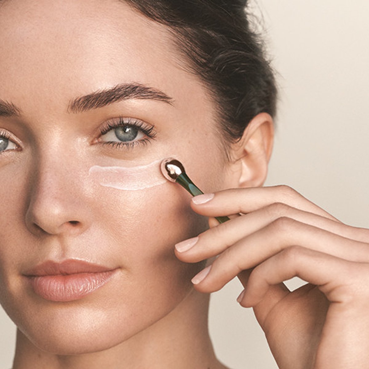 いまこそ、目元のお悩みに高機能アイケアを投入！