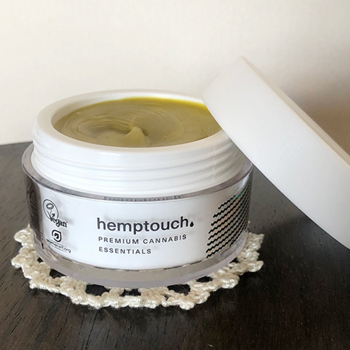 外出自粛中の手荒れを救ってくれたのは、CBDバーム。