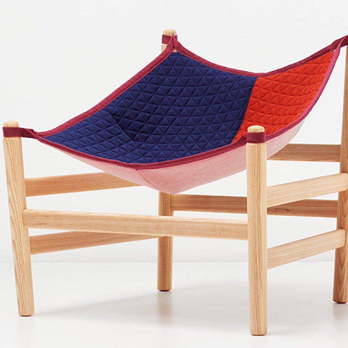 28組のデザイナーがニットで提案、「Knit! by Kvadrat」開催。