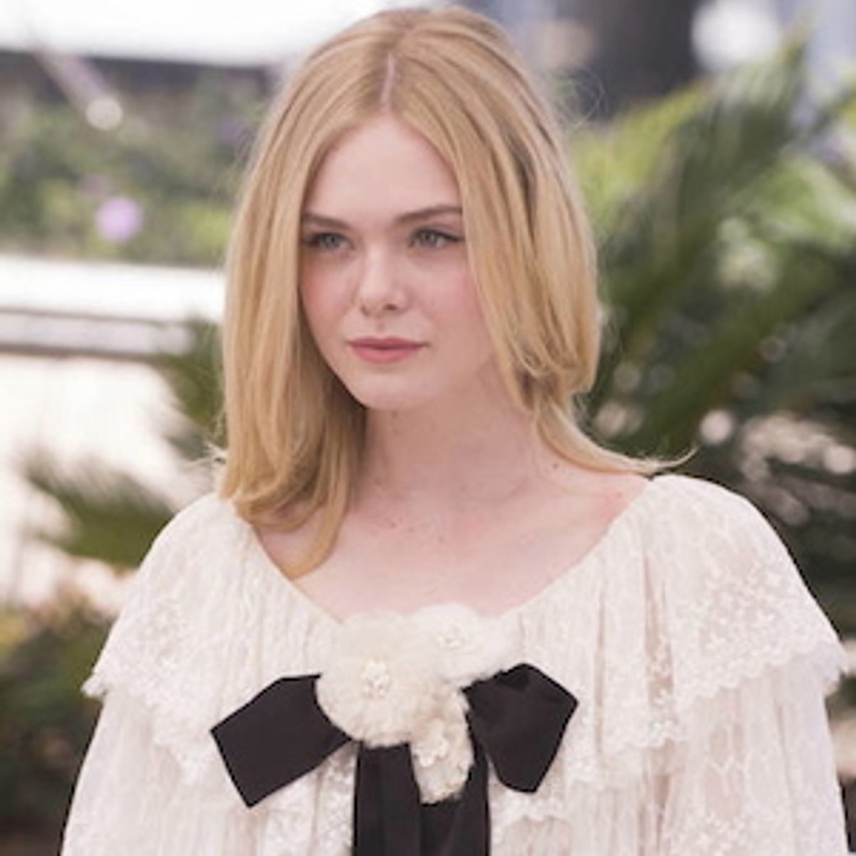 160527-elle-fanning-1x1-3.jpg