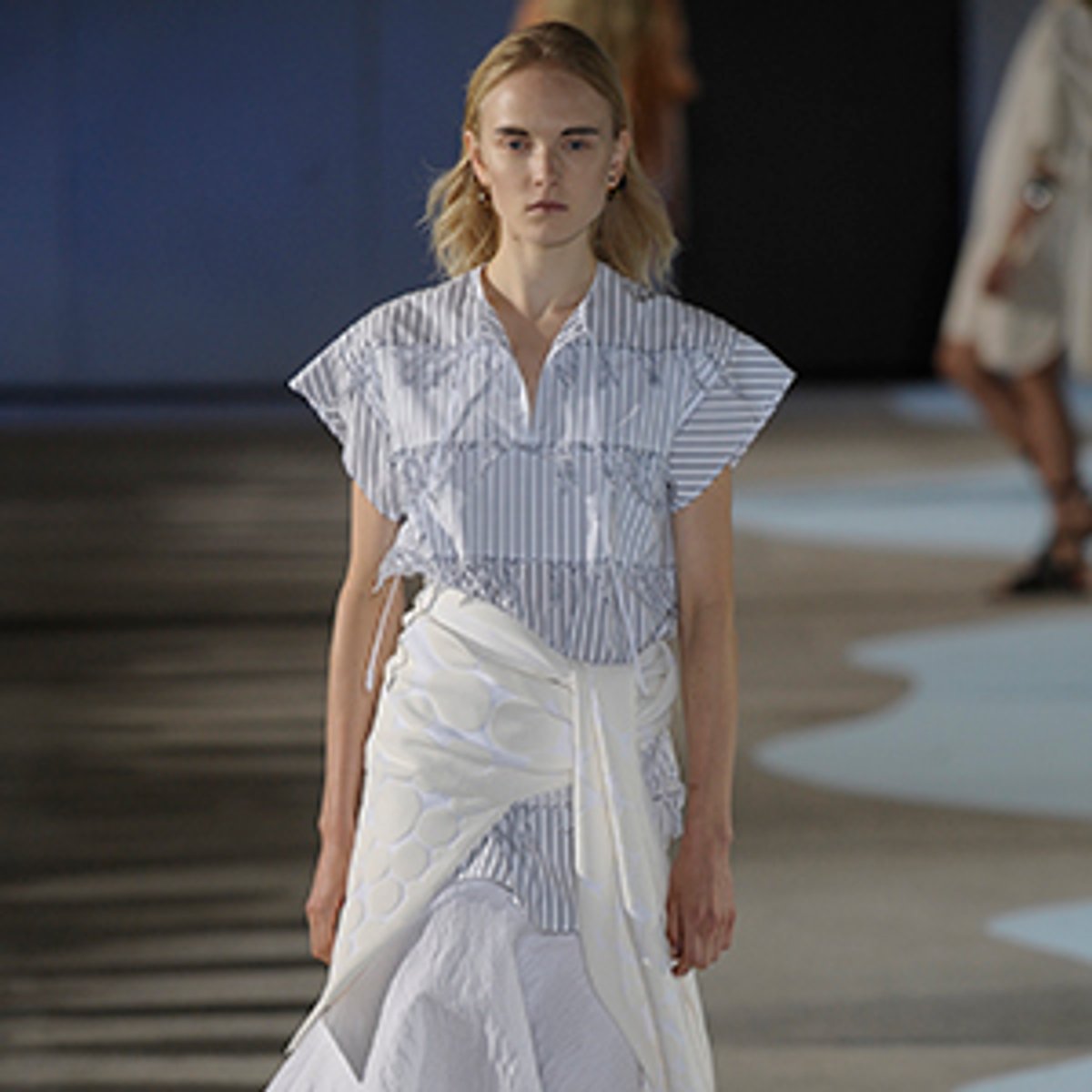 美品　CEDRIC CHARLIER セドリックシャルリエ　フリルプルオーバー セドリック シャルリエの期間限定ストアが表参道に現る