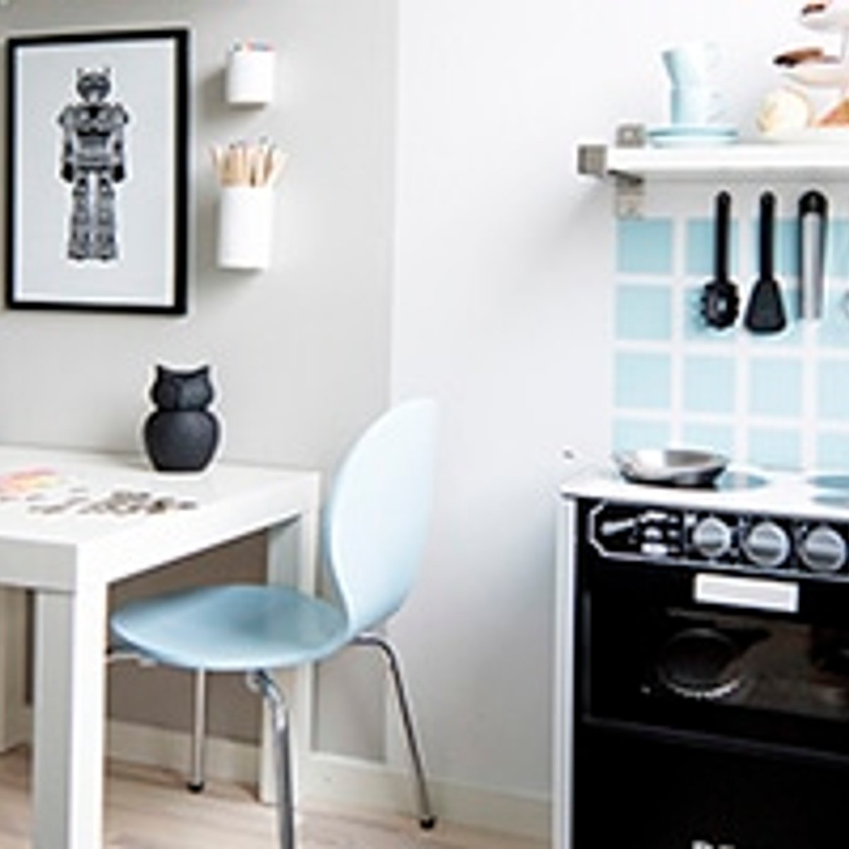 テーマカラーを決めて、子ども部屋をクールな北欧風に。