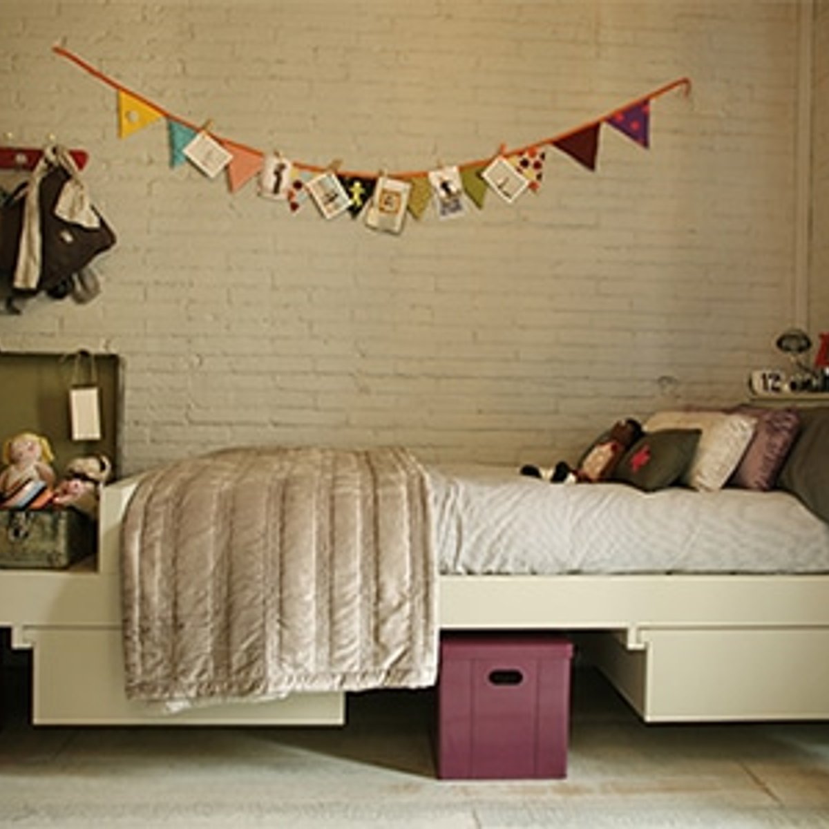 シャビーで大人っぽく、フレンチシックな子ども部屋。