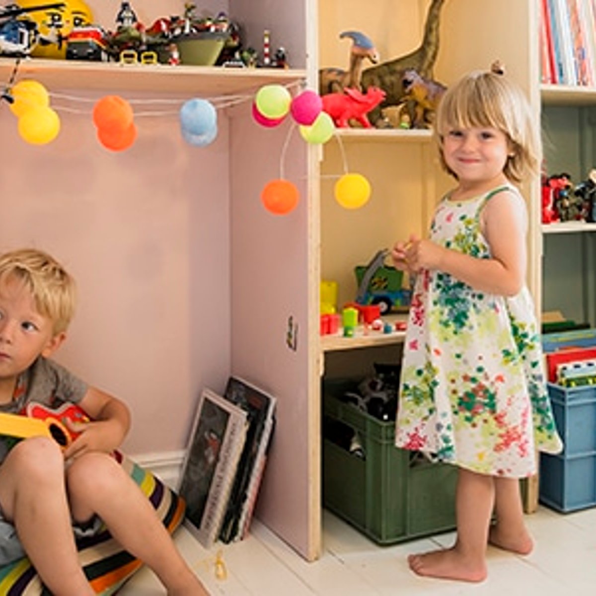 DIYで完成！仕掛けいっぱいのカラフルな子ども部屋。