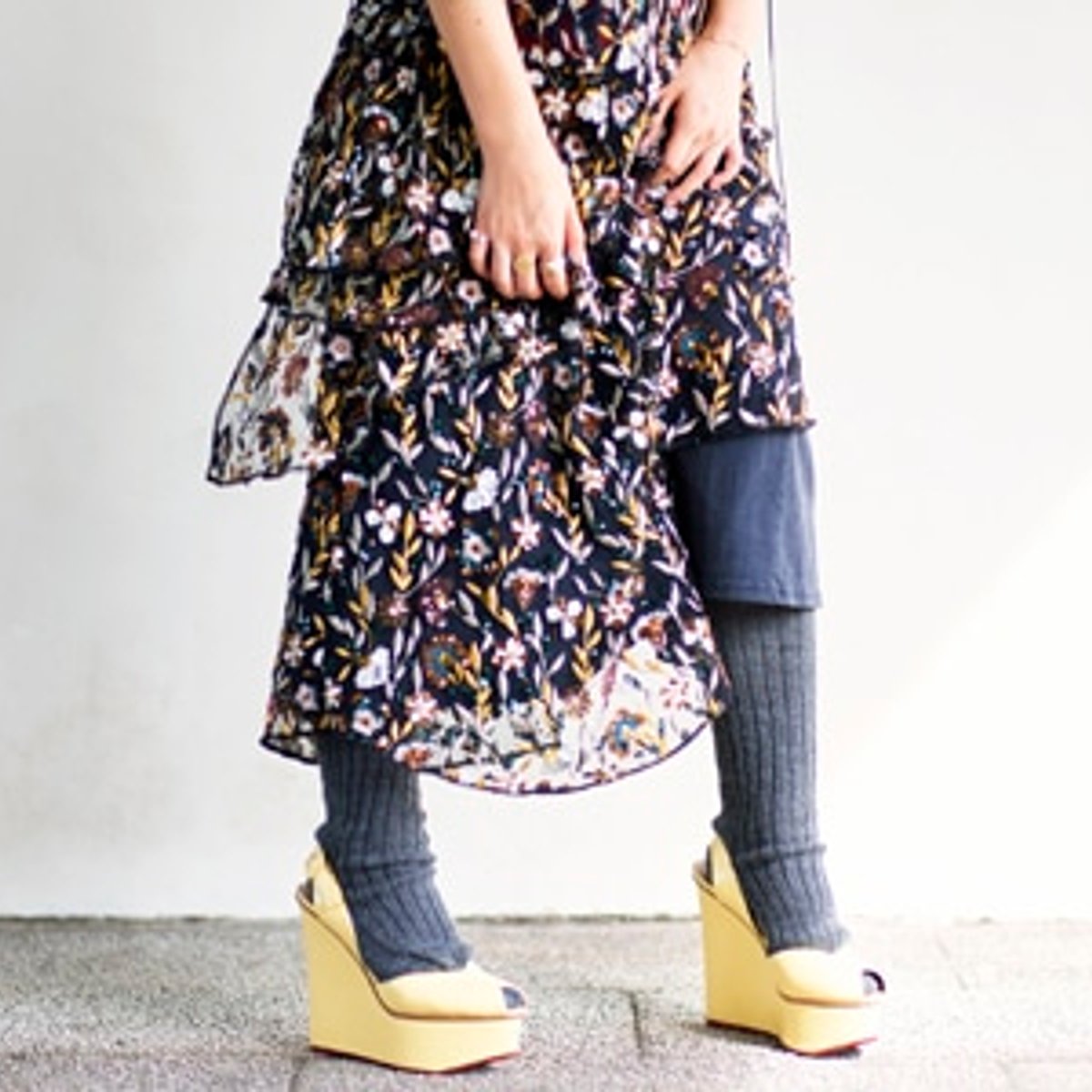 【ROMANTIC】カーディガンは”きちんと着ない”が鉄則。