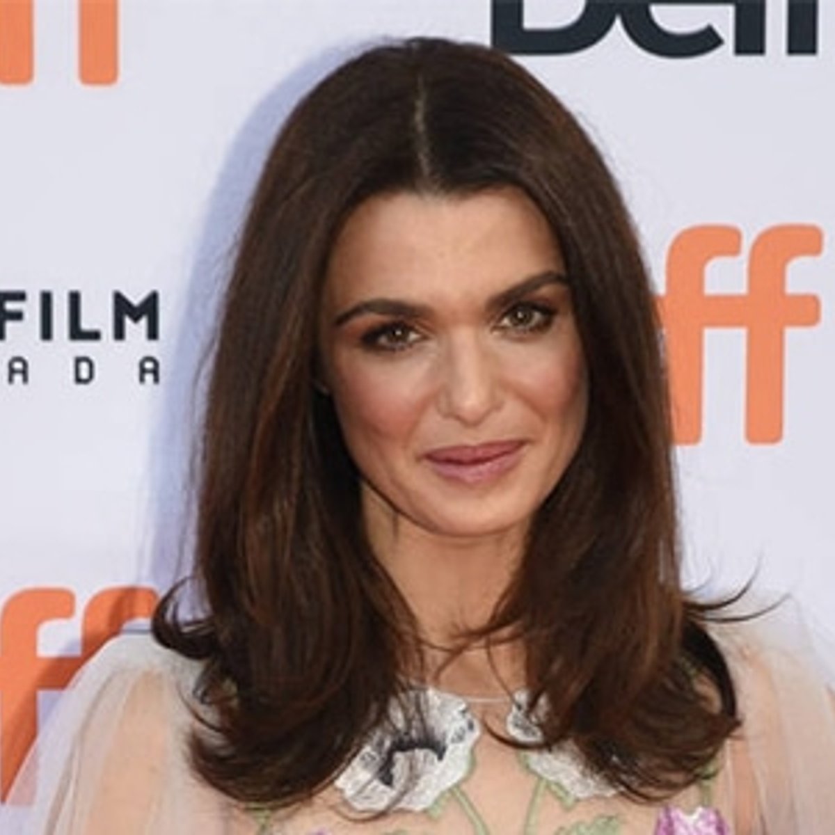 レイチェル・ワイズ、”男装の女医”の伝記映画に主演決定。