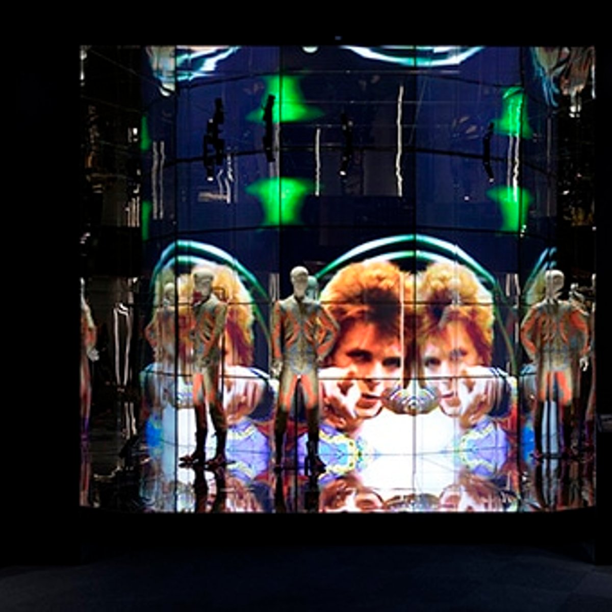 話題のデヴィッド・ボウイ大回顧展の見所は？