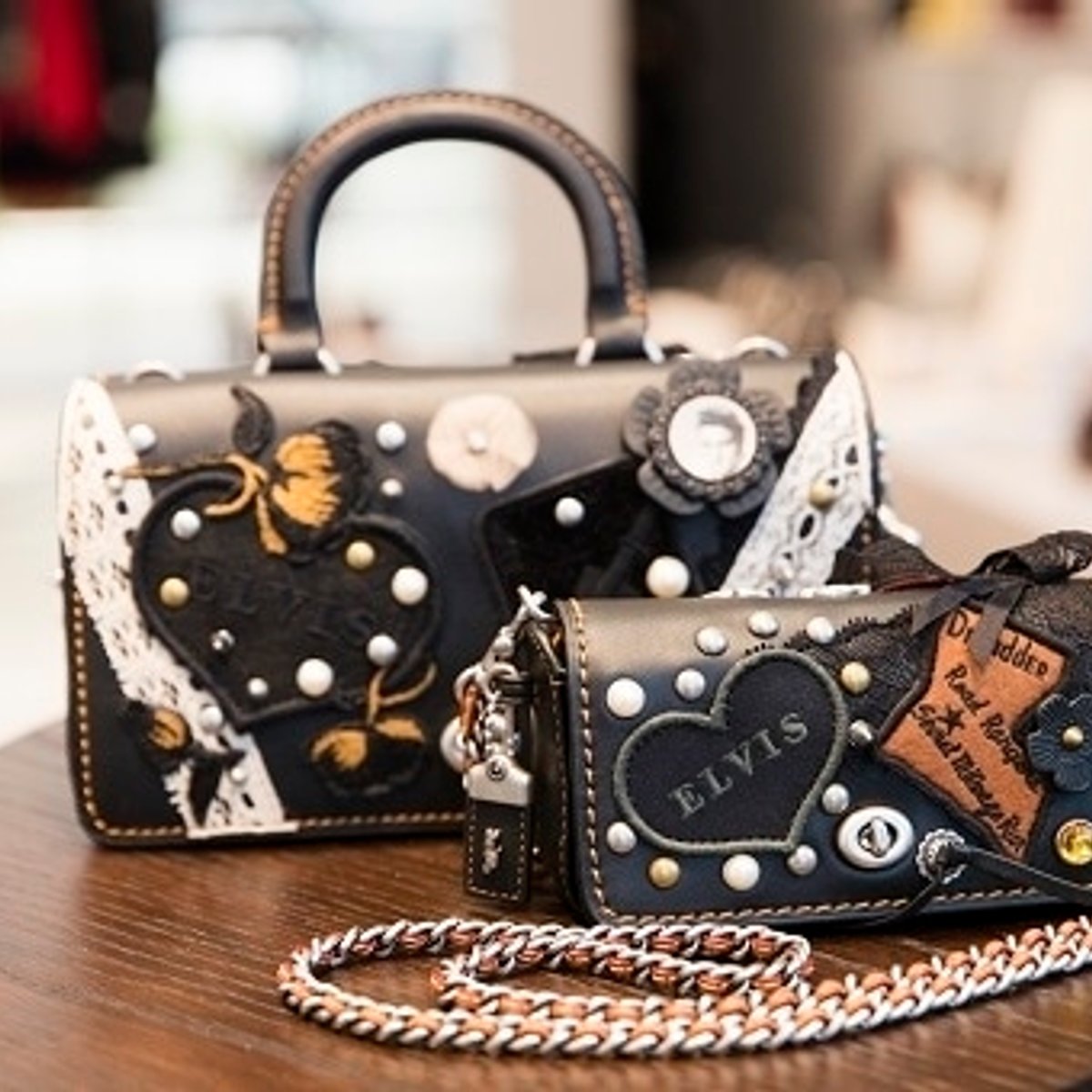 170227-coach-1x1-3.jpg