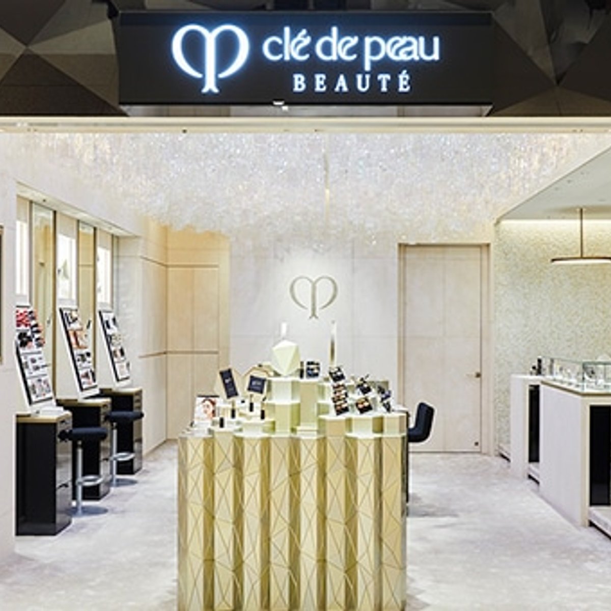 170428-cledepeau-beaute-1x1-3.jpg