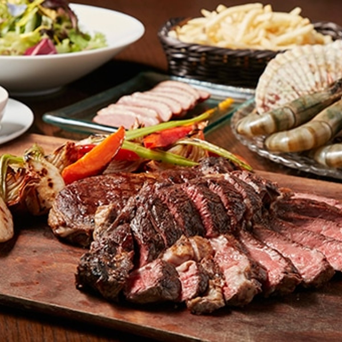 贅沢なフランス流BBQは、ジーニーズ トーキョーで。