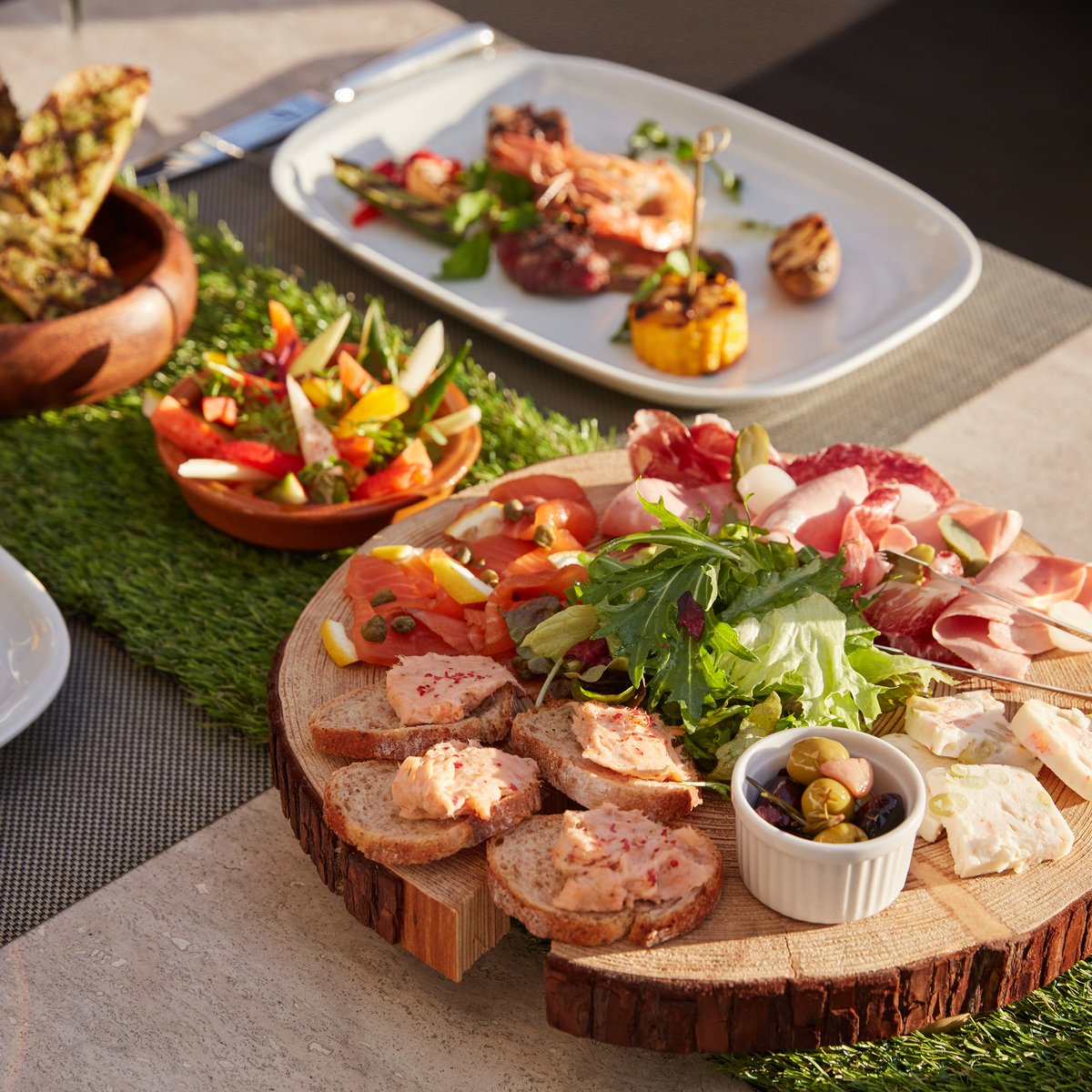 夏の風物詩、テラスBBQが叶うレストラン４選。