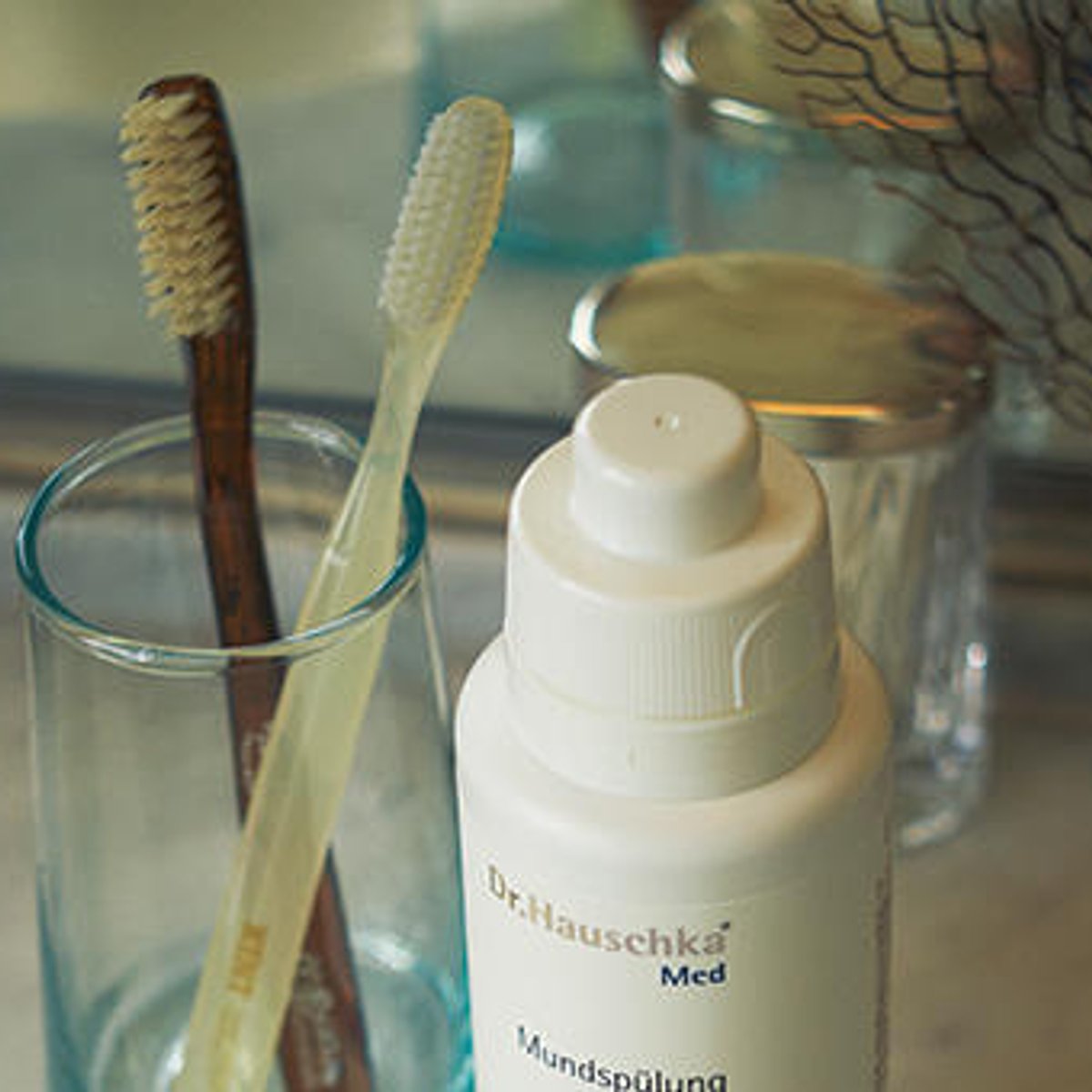 爽やかな1日を始めるために、歯磨き粉はオーガニックを選ぶ。