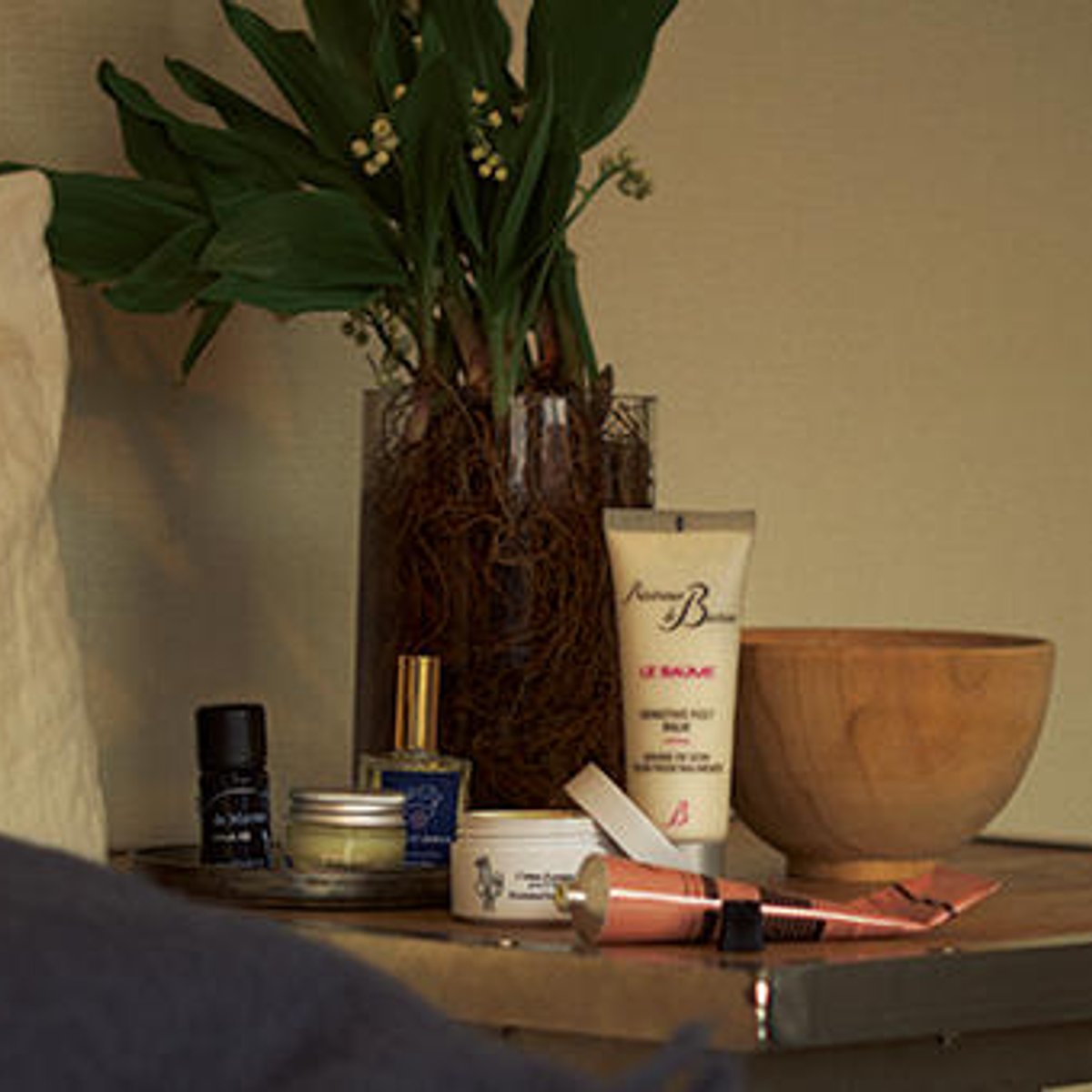 唇や手足など、眠りに誘う香りのパーツケア。