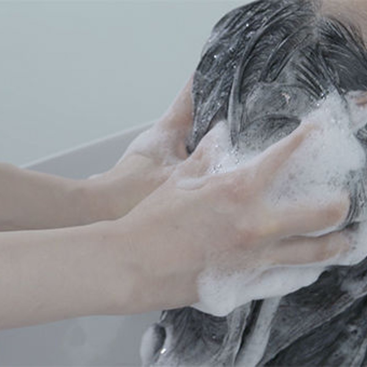 【伸びかけ白髪、撲滅委員会！】健康な地肌づくりを専門家がレクチャー。