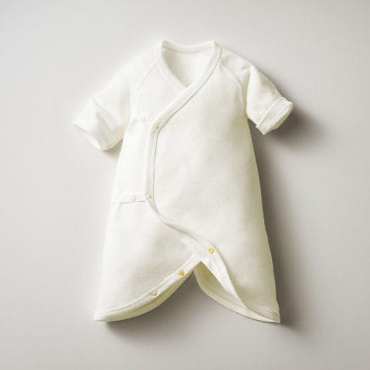 ユニクロから、マタニティと新生児ウエアが発売開始。