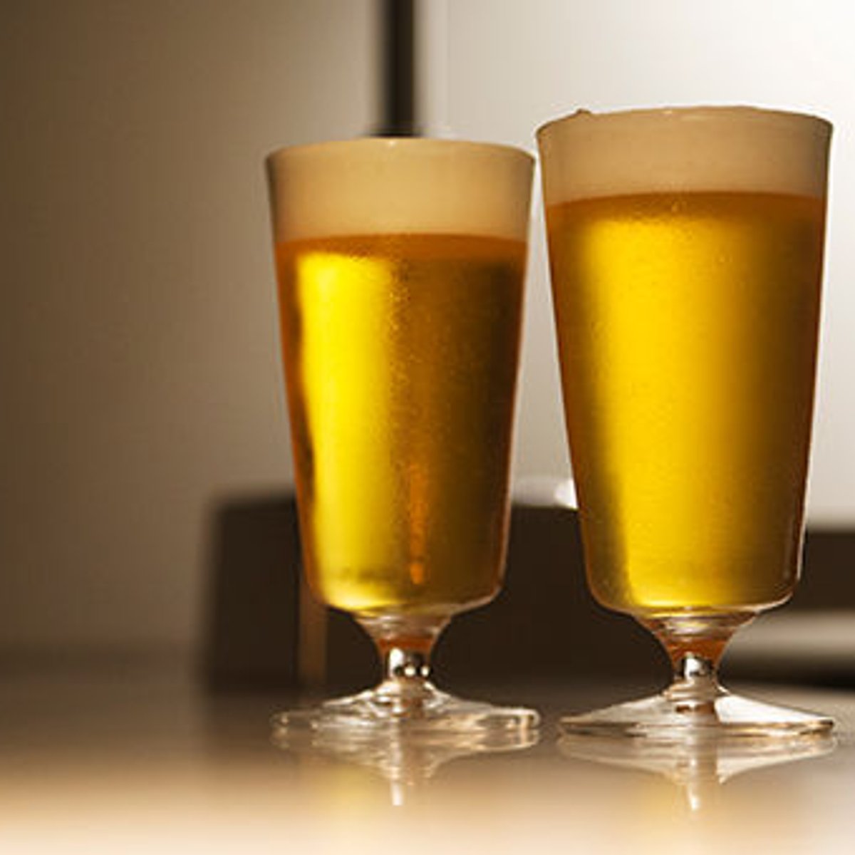 ビールの試飲もできる、蠣崎マコトの硝子展が開催。 | madameFIGARO.jp