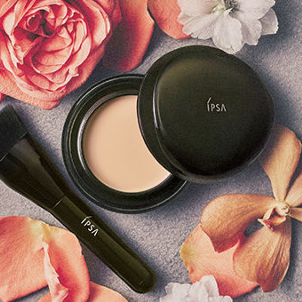 少量で肌悩みをカバーして、一日中、褒められツヤ肌！