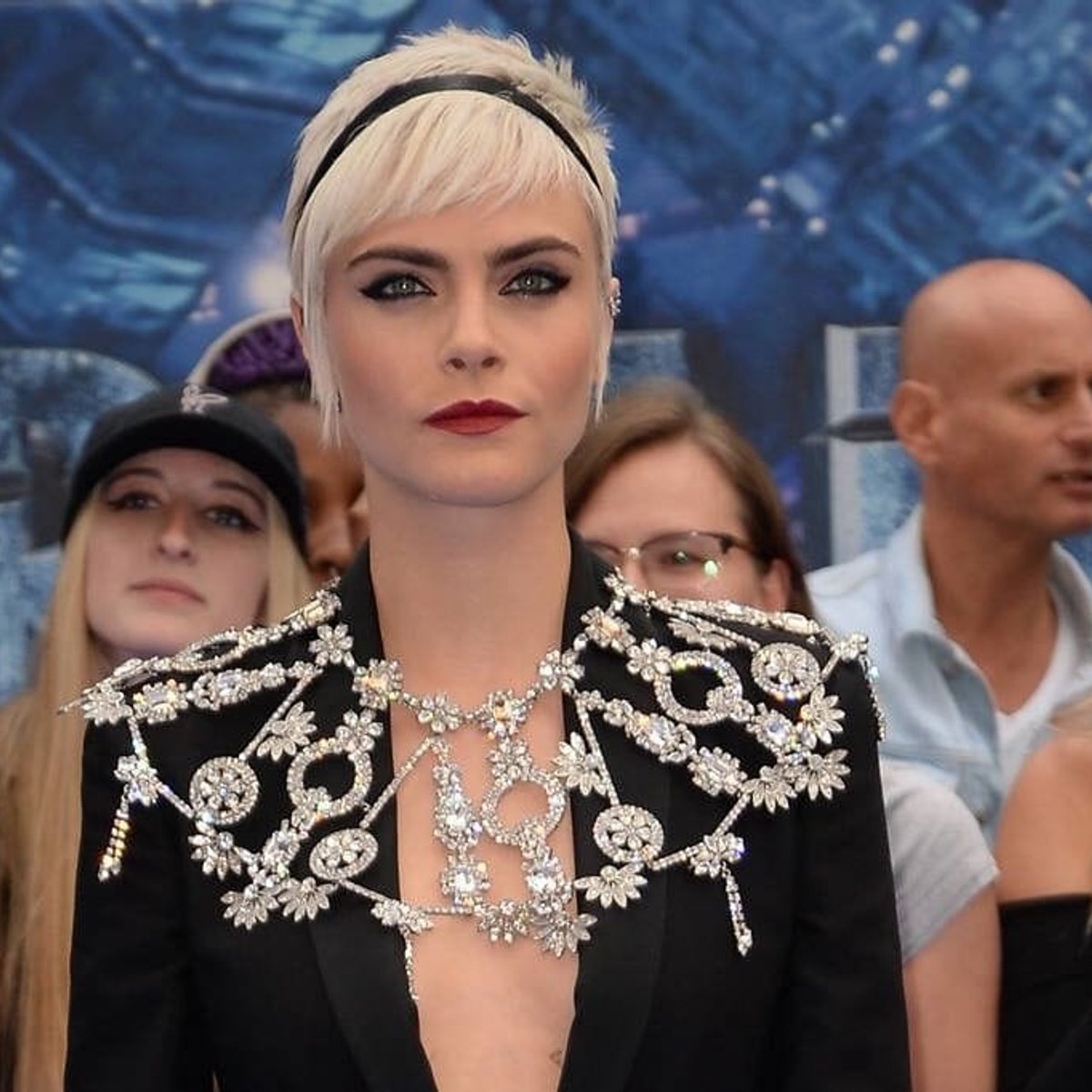 カーラ・デルヴィーニュ、大物プロデューサーのセクハラを告発。