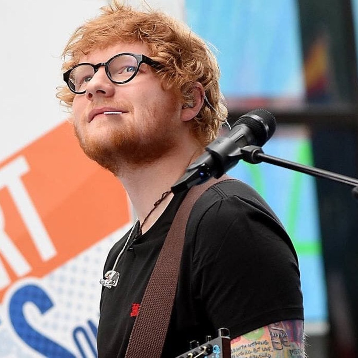 骨折したエド・シーラン、アジアツアーを延期。