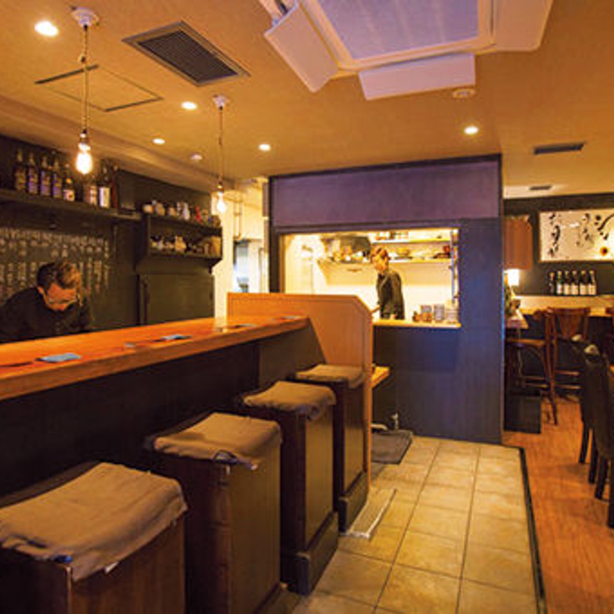 日本酒を新鮮な魚介の酒肴と味わう、大人のための店。