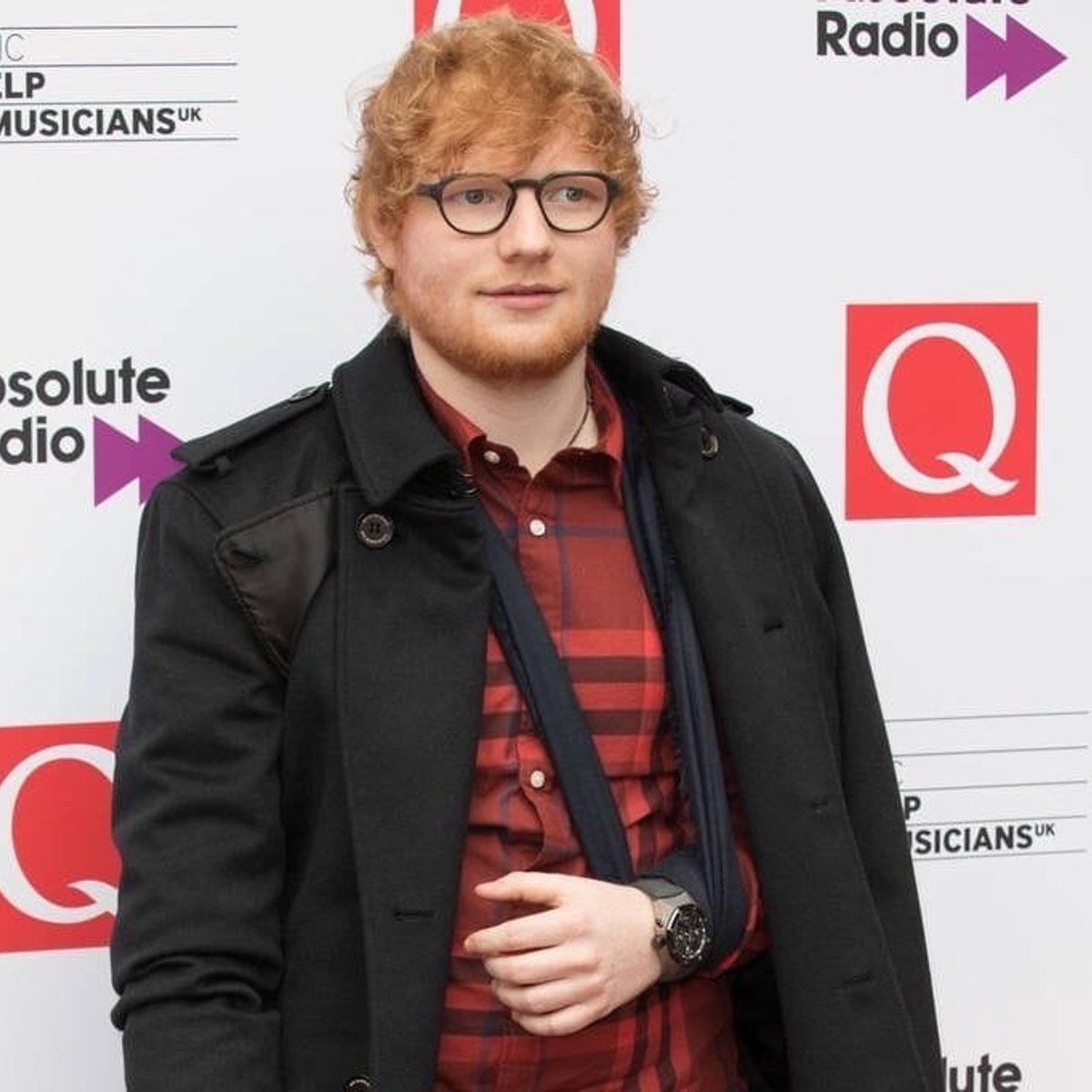 骨折したエド・シーラン、ライブを再開！