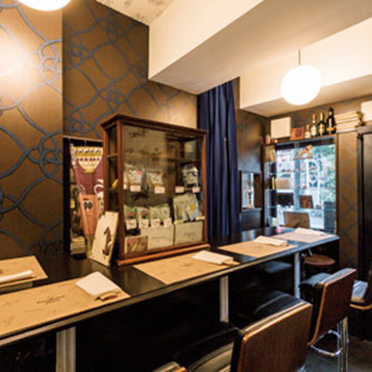 手作りシュウマイをつまみに、美酒を楽しめるバー。