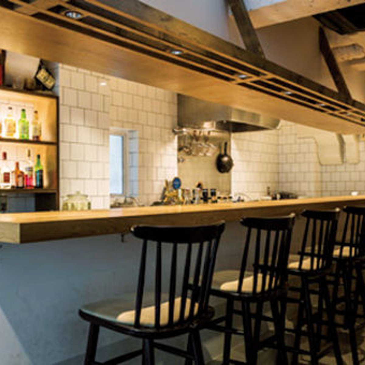 神楽坂の隠れ家中華バルで、肉団子とカクテルを。