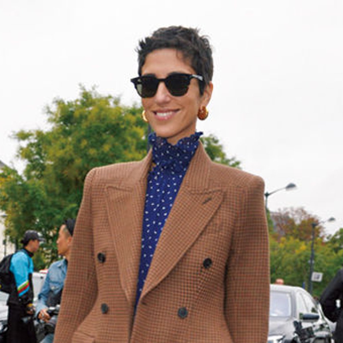 カイア・ガーバーとシャネルのバッグ。