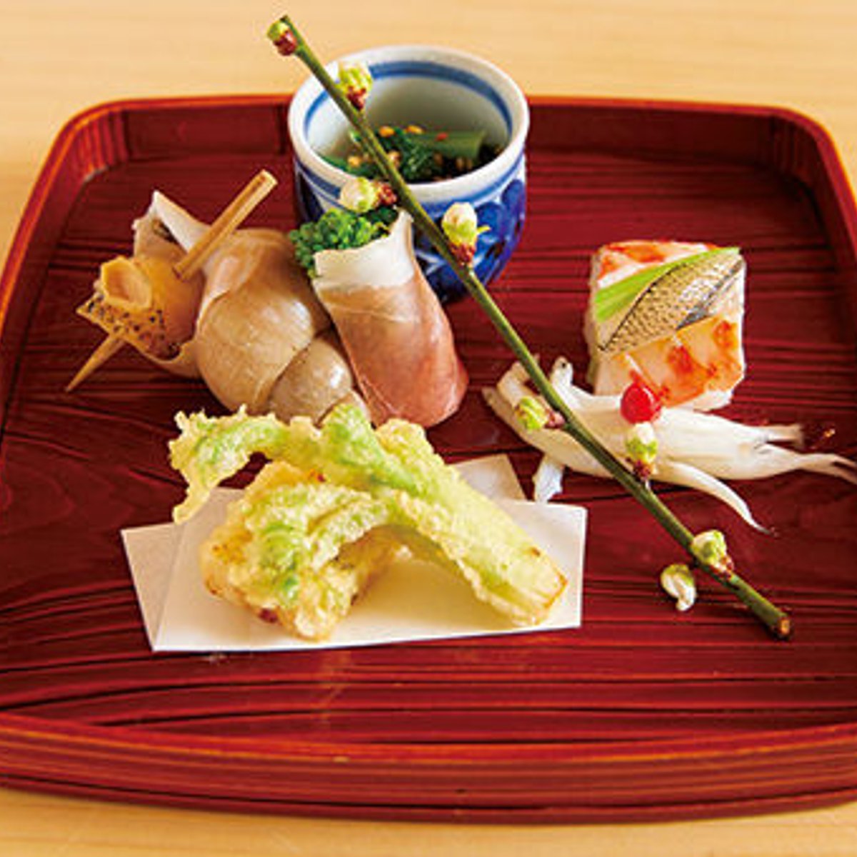 茶懐石の流れを汲む、おまかせコースを荒木町で。