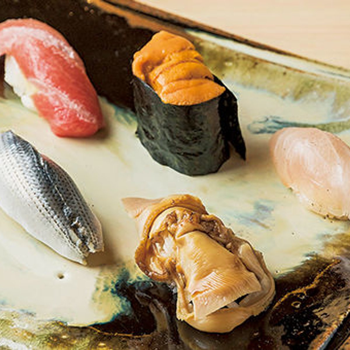 独自の流れに身を任せ、赤坂で過ごすおいしい時間。