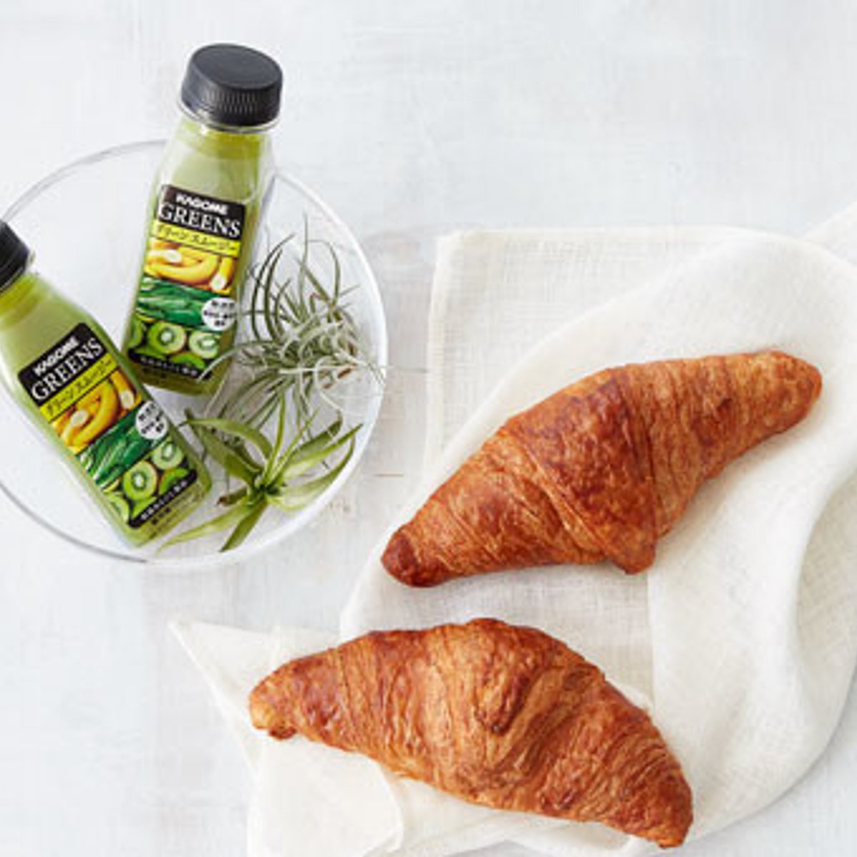 「GREENS」のスムージーとポールのパンをプレゼント！