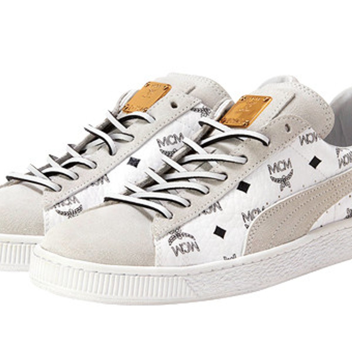 プーマの定番「スウェード」にMCMのロゴをオン！