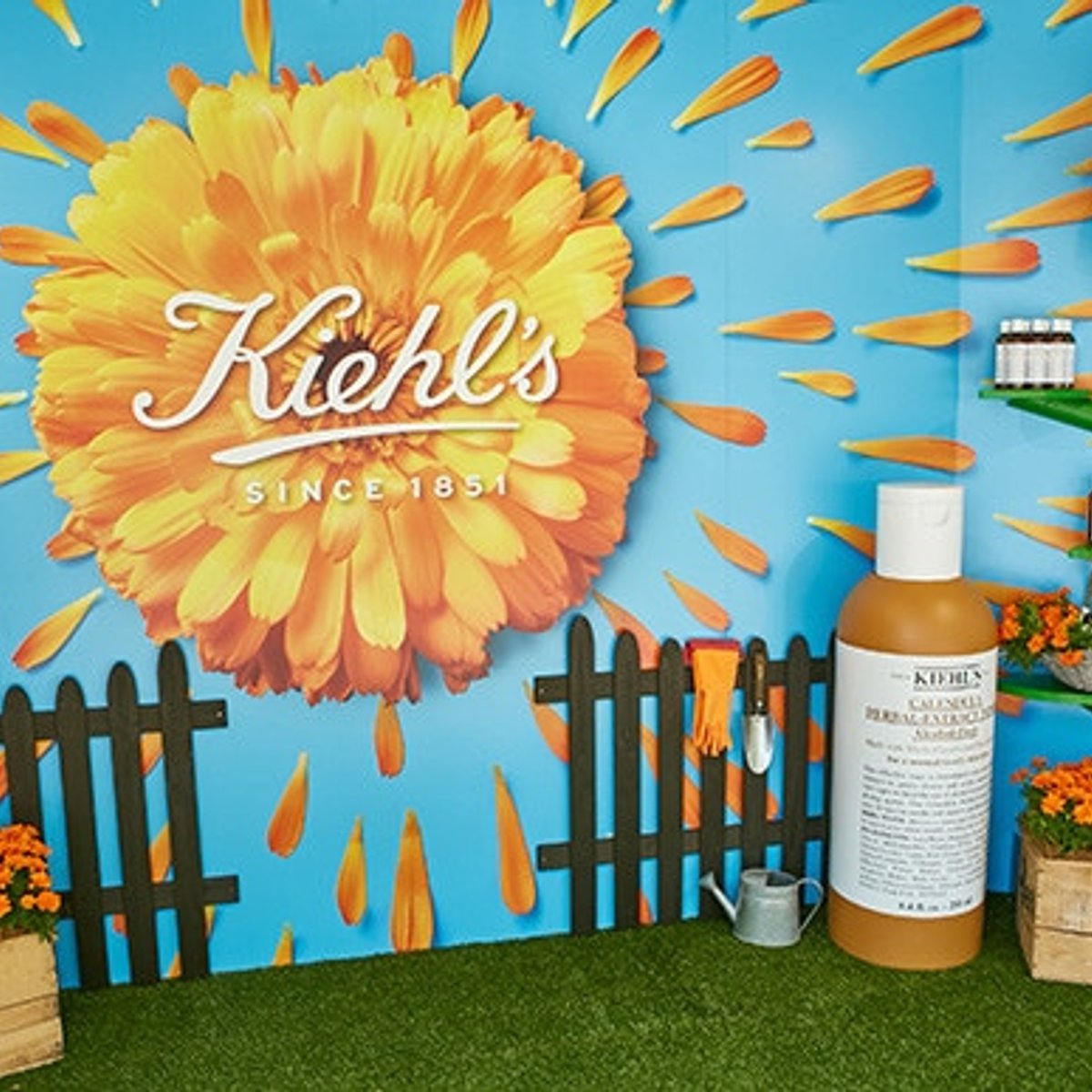 キールズの限定ストアで、カレンデュラトナーの魅力を再発見！