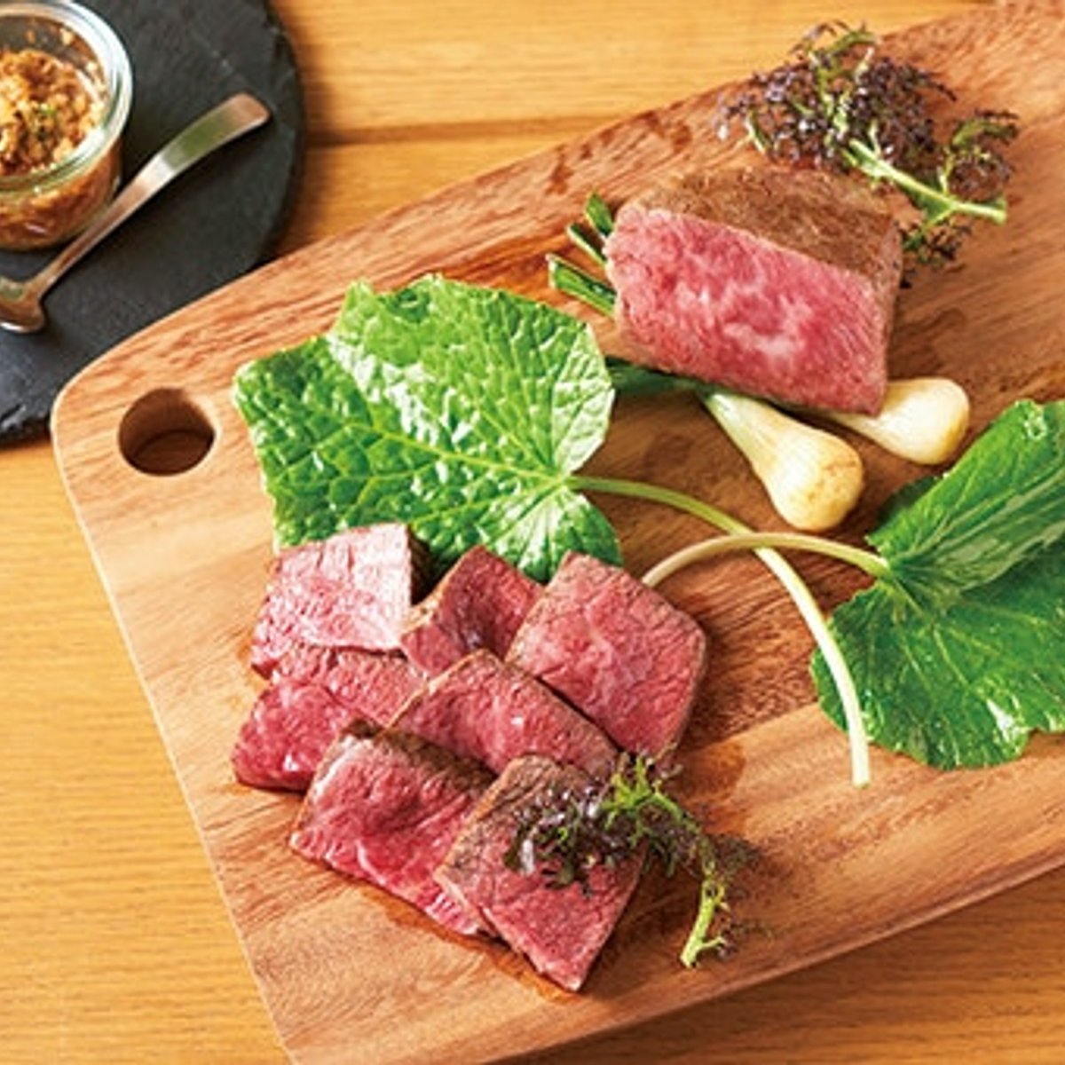 新鮮野菜と塊肉は、シェアがおすすめ。