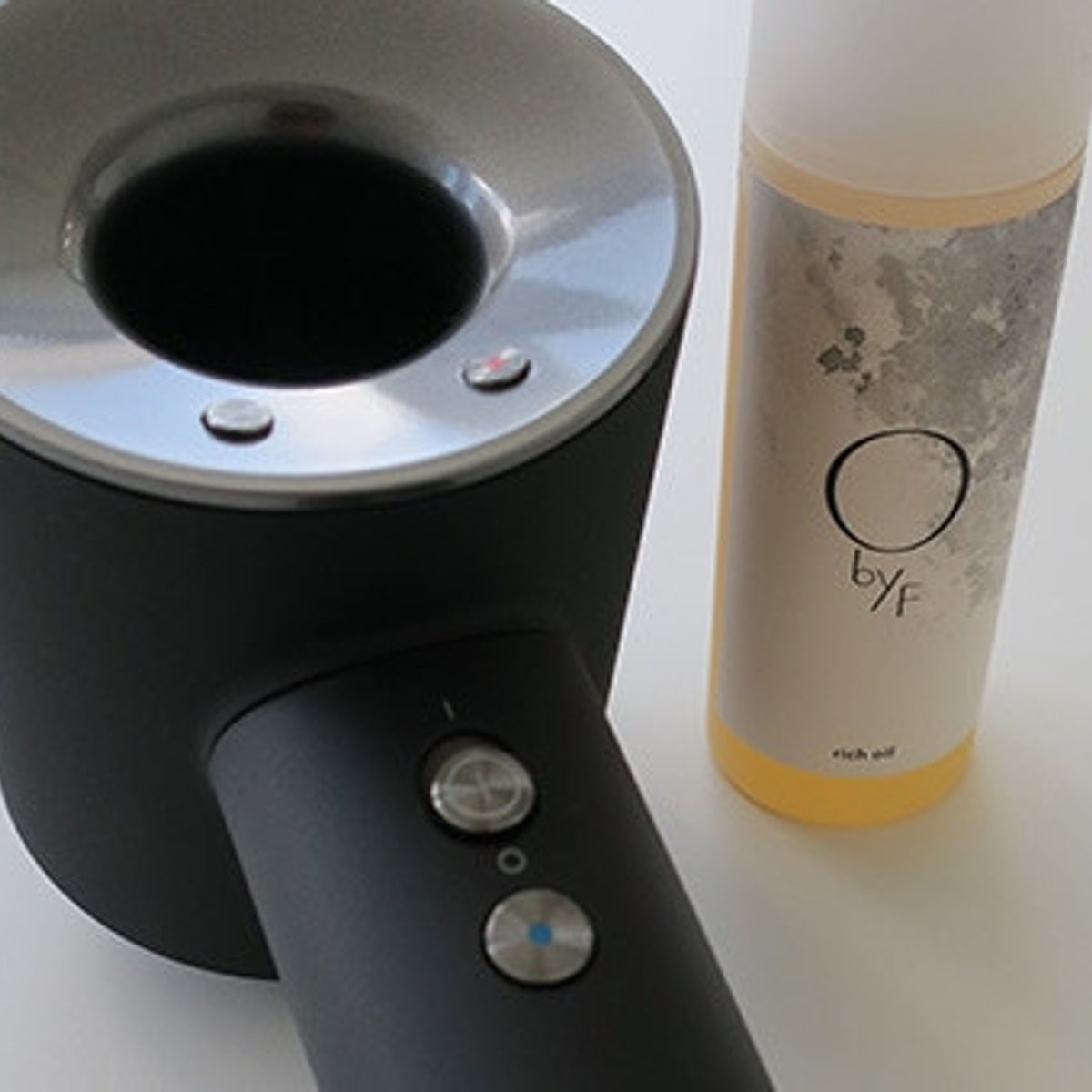 ダイソンのドライヤーで、ブロー時のストレスから解放！