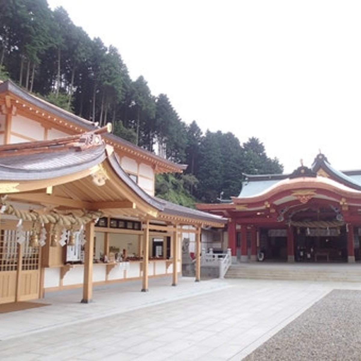 諸願成就の神として知られる石鎚神社で、運や能力を底上げ。