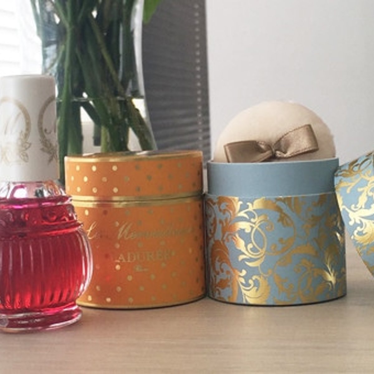 LADUREE♡チーク ポット 2点セット レ・メルヴェイユーズ ラデュレのお紅茶チーク。 | madameFIGARO.jp