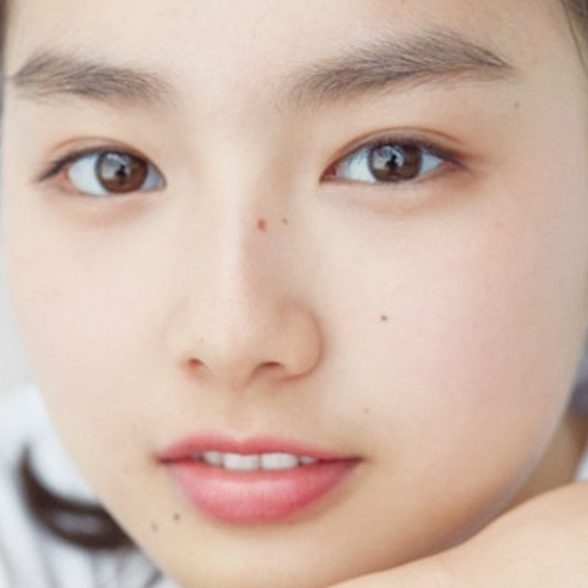 華やかに高め合う、ディオールと箭内夢菜の関係性。