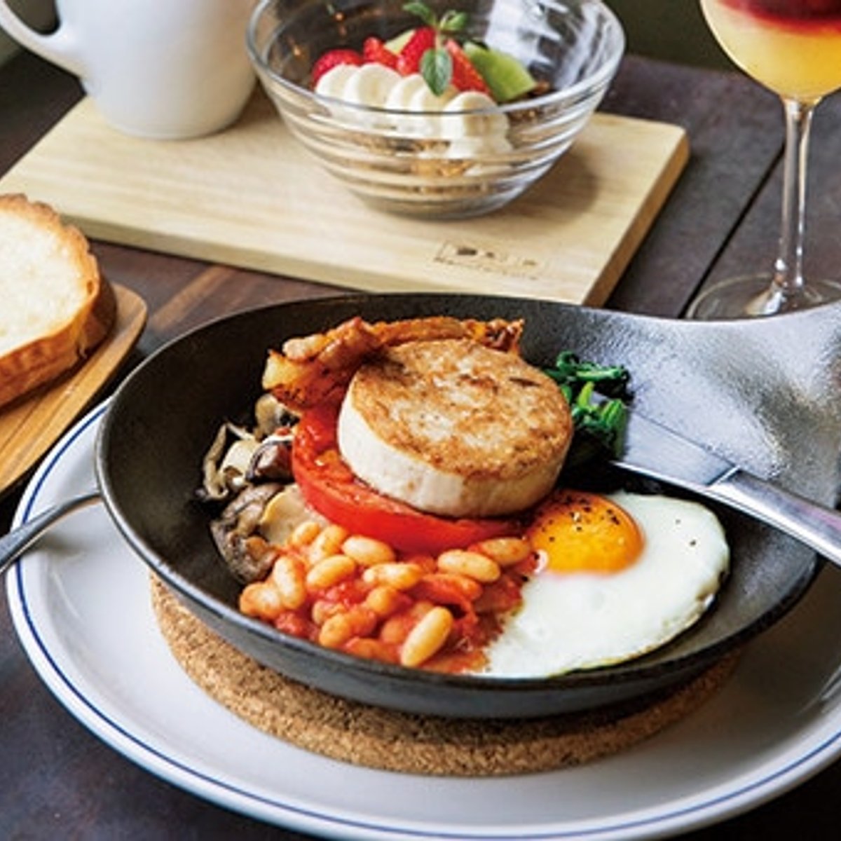 絶品のパンとともに、ゆったりした朝を浅草で。