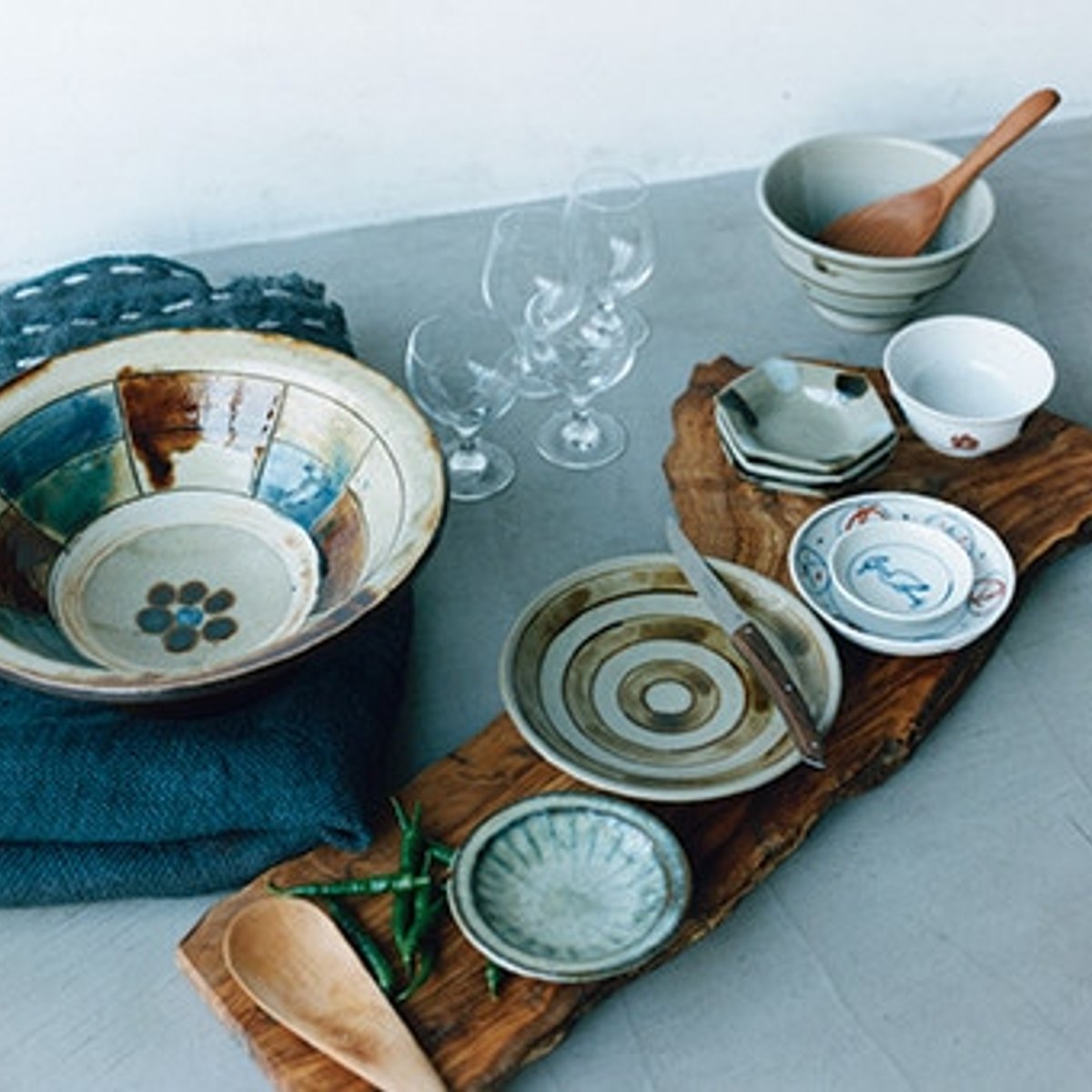 民芸とモダンなアイテムを合わせた和洋ミックス。