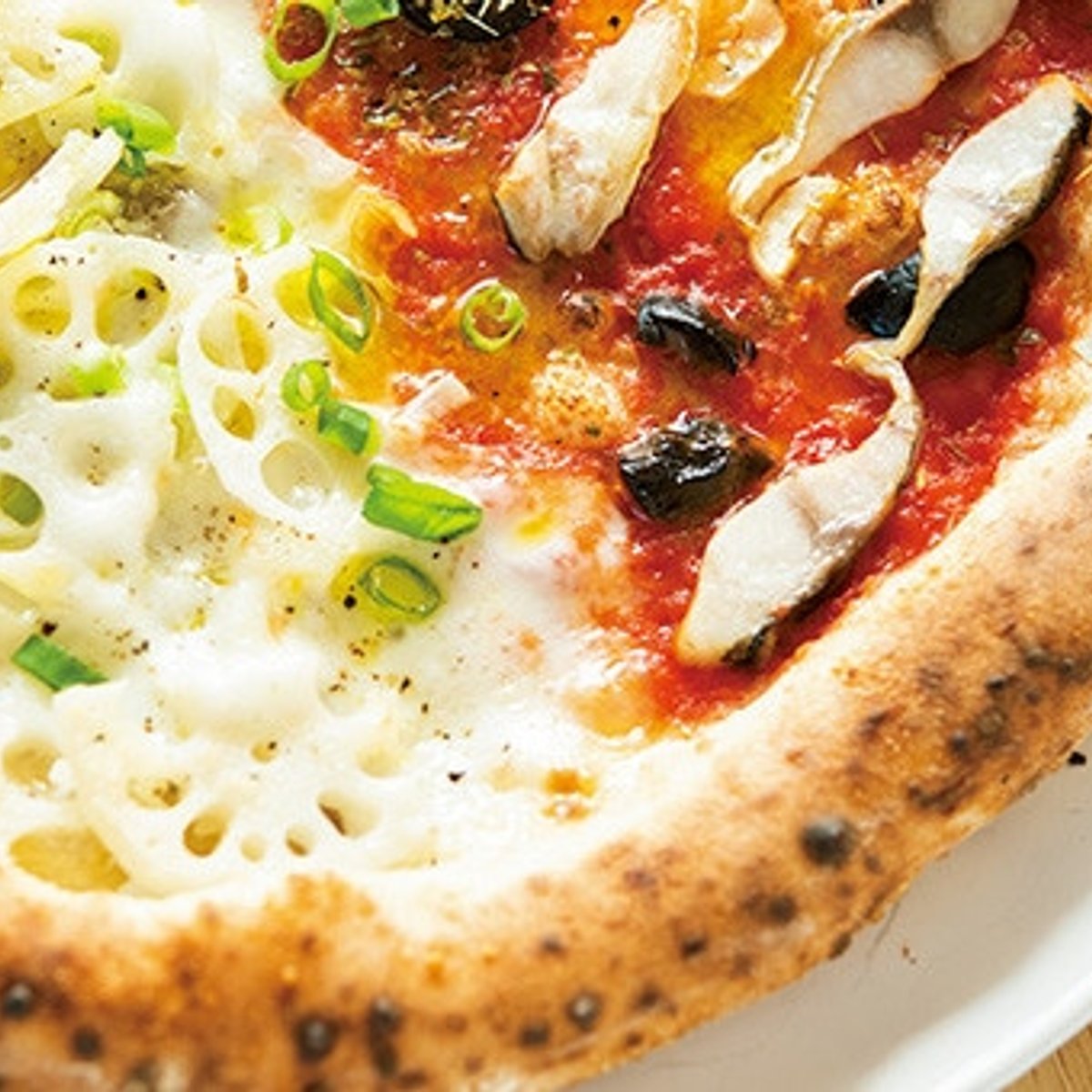 干物入りのナポリピッツァは食べに行く価値あり！