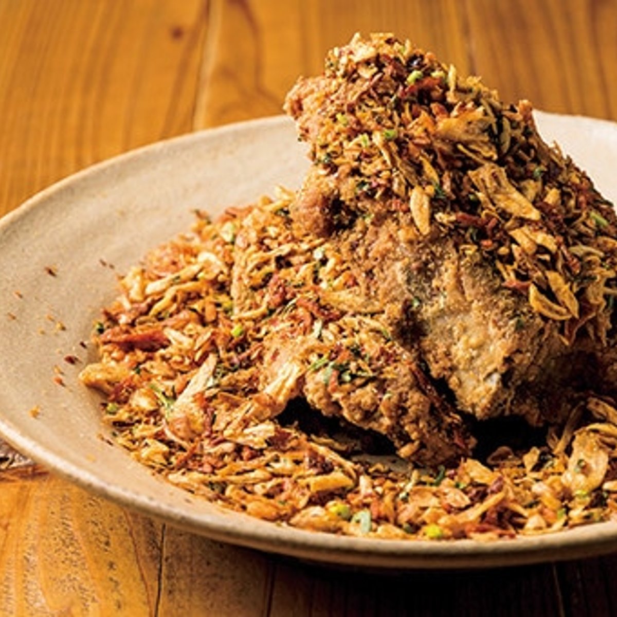 必食メニューは、ダイナミックなスペアリブ。