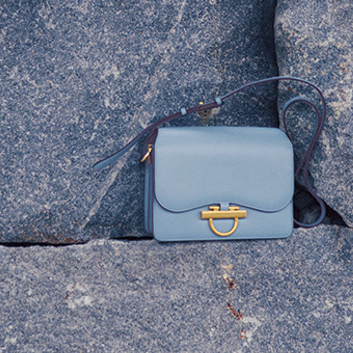 時代に合わせて進化する、フェラガモのバッグ。