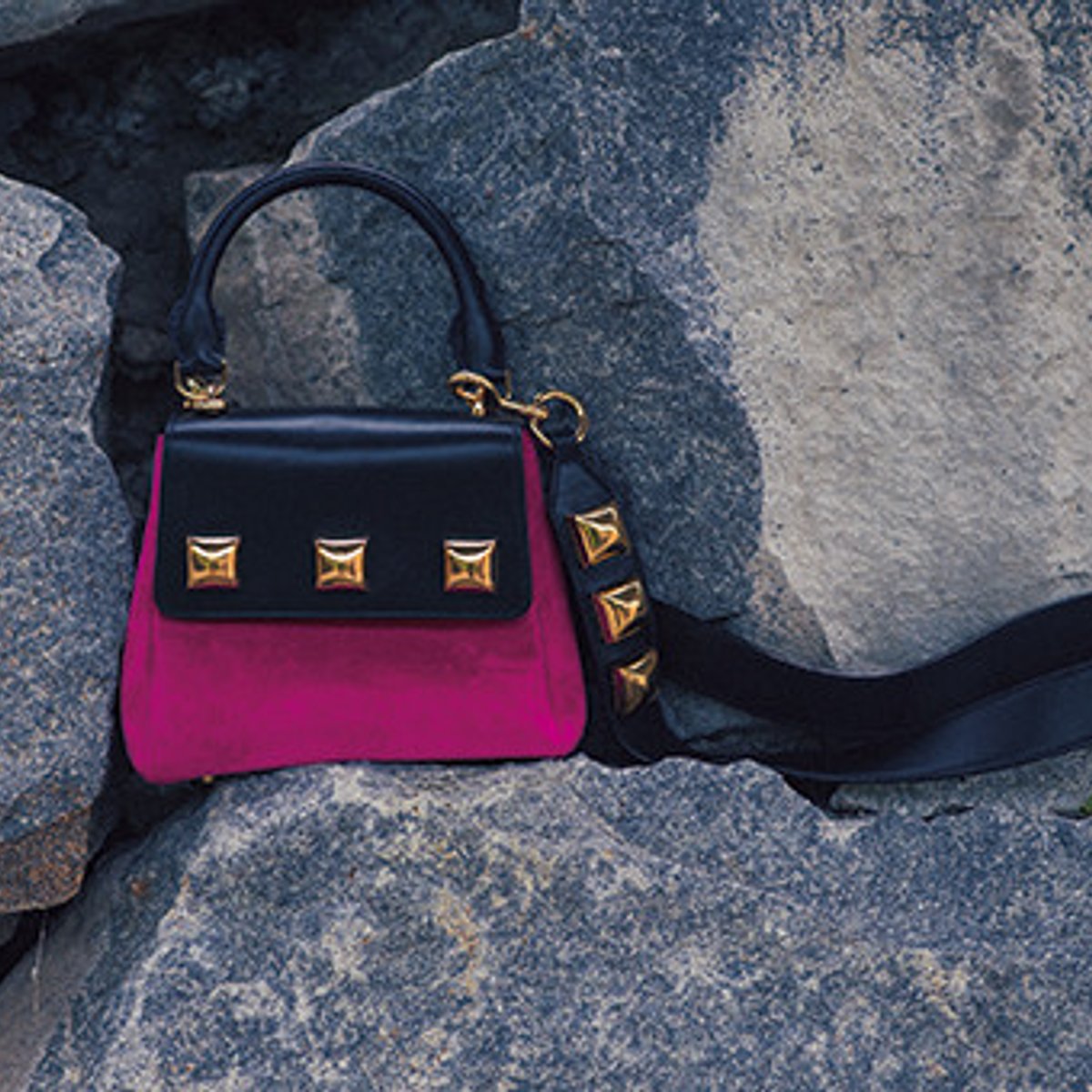 コーディネートの主役はマーク ジェイコブスのバッグで！