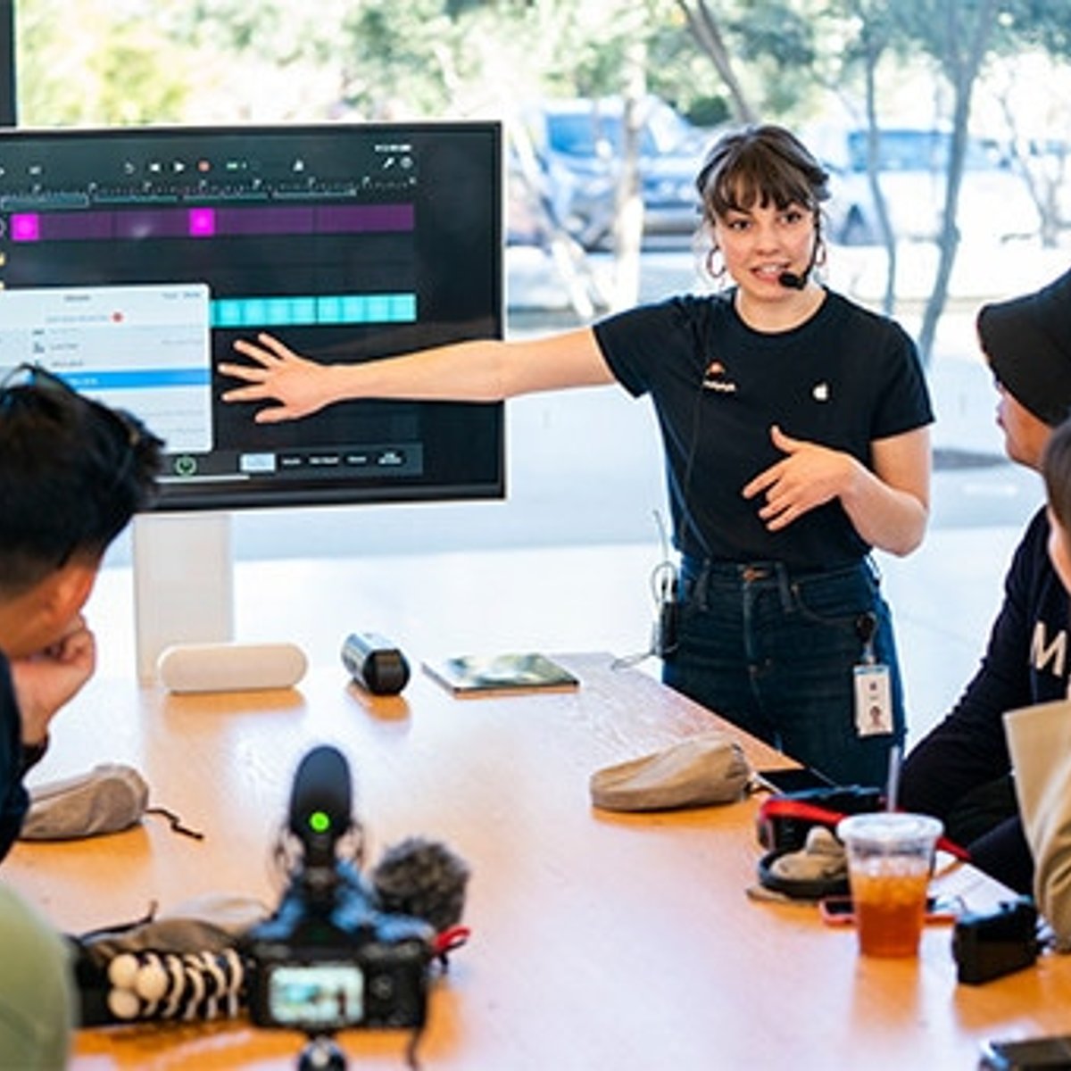 アップルが発信する、リアルなソーシャルの場。