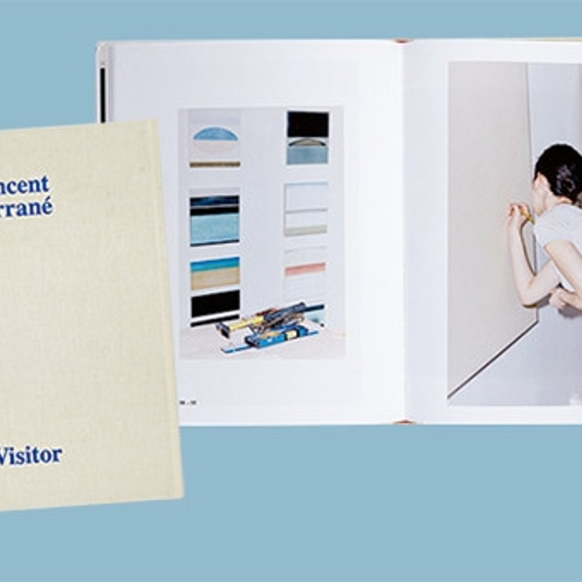 女性アーティストたちの創作の瞬間をとらえた写真集。