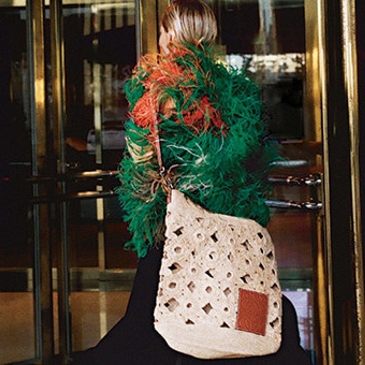 LOEWE ロエベ　クロシェ編みショルダーバッグ ロエベのクラフトマンシップが光る、クロシェ編みバッグ