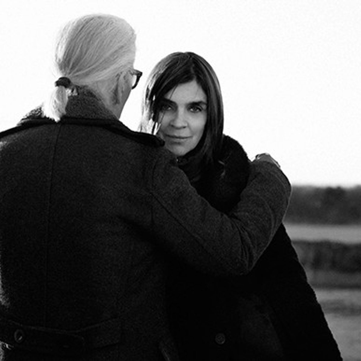 カール・ラガーフェルドのスタイルアドバイザーに、カリーヌ就任。