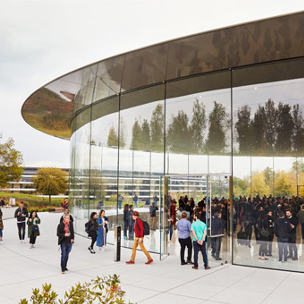 エンタメも買い物も。アップルが提案する快適ライフ。